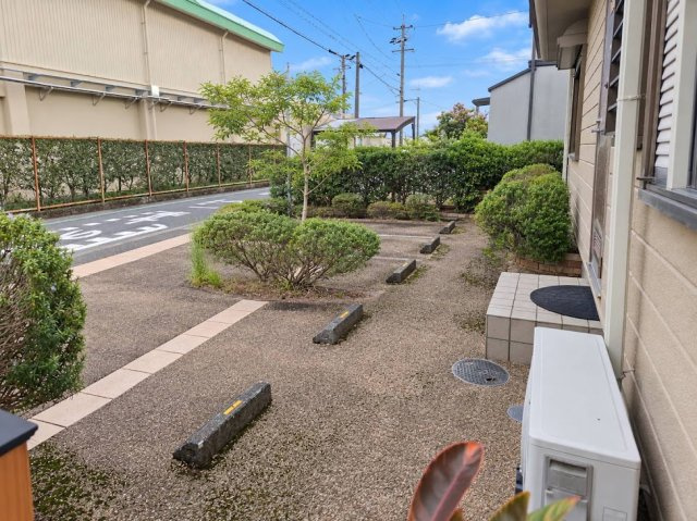 駐車場は並列で3台停められます！