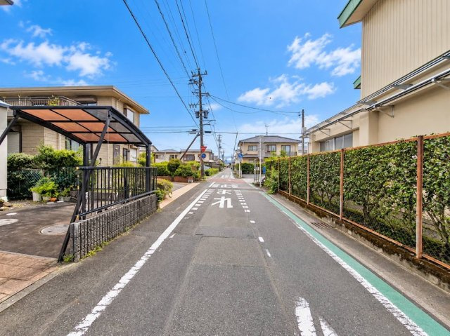 小学校は避難所にもなっていて安心。お子様も放課後学校で遊べるので便利な環境です！