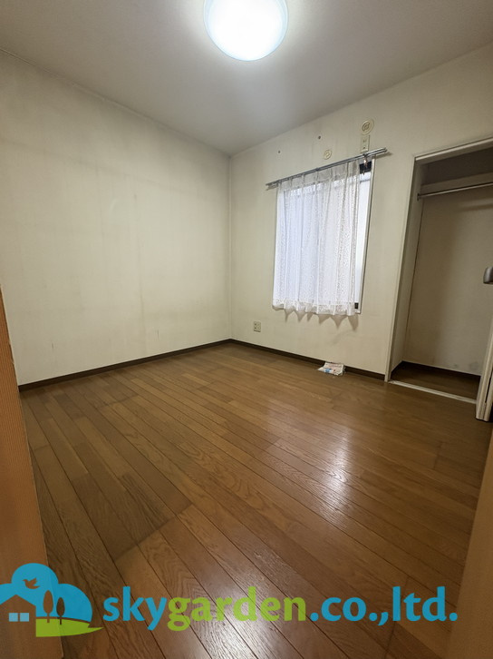 落ち着いて過ごせるお部屋なので、寝室にいかがでしょうか