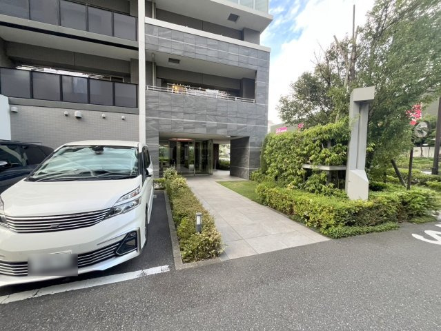共用部・駐車場につながるエントランス