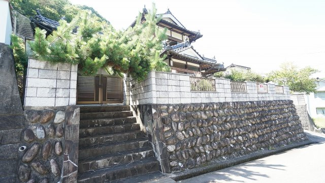 ◎南東向き角地、100坪超の広い敷地の6ＤＫ戸建て　日当たり眺めも良好、メンテナンス、清掃が行き届いてリフォーム無しですぐに住めます