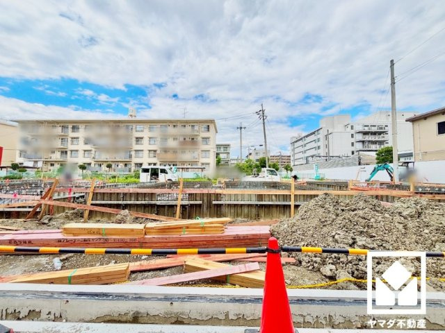 会員制スーパーの「COSTCO尼崎倉庫店」まで徒歩10分。現地は道路を挟んで「イオンスタイル尼崎店」、「ロピア尼崎島忠ホームズ店」が一列に立ち並ぶ利便性の高い立地で、日々のお買い物がスムーズになります