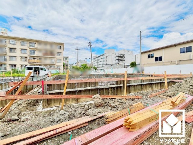 「ローソン尼崎高田町店」まで徒歩2分、「セブンイレブン尼崎額田町店」まで徒歩4分、「やまや尼崎額田店」まで徒歩6分など、他にもお買い物施設が徒歩圏内に複数あり便利な住環境です。