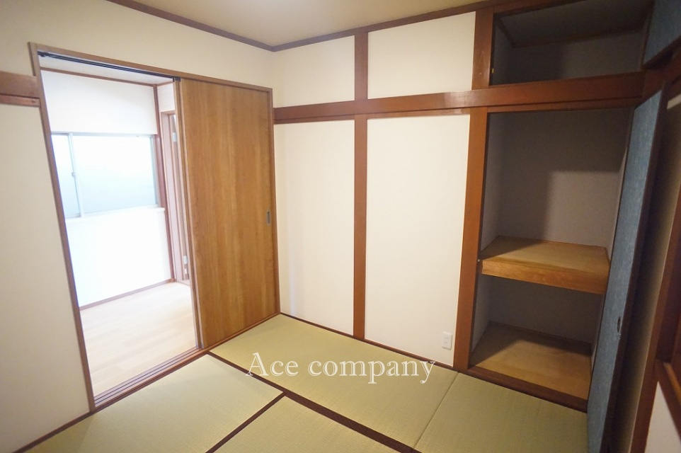 【3階：和室4.5帖】押し入れ完備です♪
