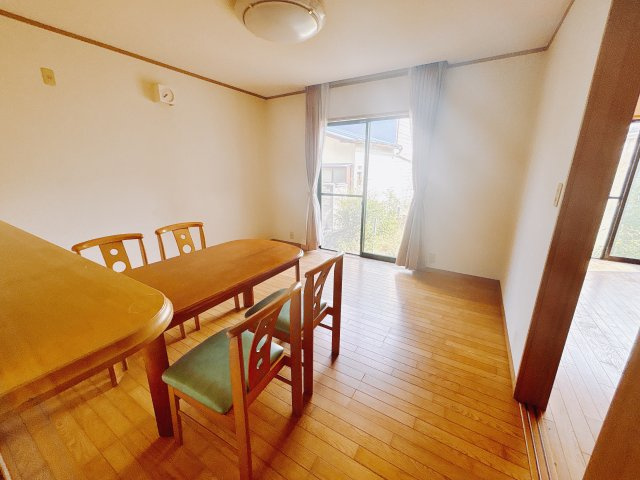 これから長く住むお家のリビングには毎日気持ちのいい日差しが差し込みます。ポカポカ日向ぼっこをしながらお昼寝をするのもいいですね♪明るいリビングに気分も晴れやかに♪