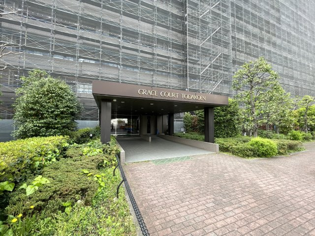 マンションの顔でもある、高級感漂うエントランス。　