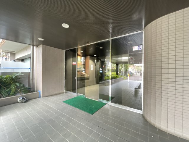 マンションの顔でもある、高級感漂うエントランス。　