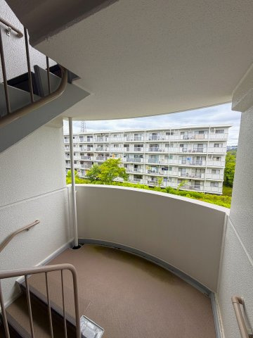 踊り場も広く移動、お引越しにもらくらく。