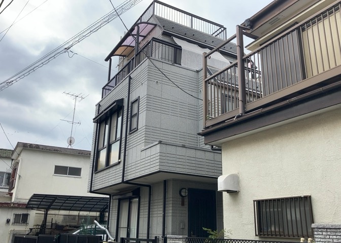 南側道路の場合は長い時間光を入れ込むことができるため、庭やリビングを道路側に持ってくることが多く土地価格も高い傾向にあります。一方北側道路だとリビングや庭が南側になりプライバシーを守ることができます。