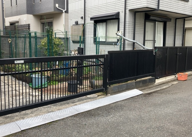 庭があることでガーデニングや家庭菜園はもちろん、こどもの遊び場やペットを放して遊ぶことができます。また、家の周囲に余裕があるということです。隣地との間があれば、十分な日当たりと、風通しが確保できます。