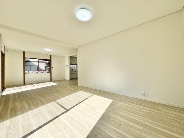 向きを変えて撮影してみました。家具配置もしやすく、快適な住空間です。