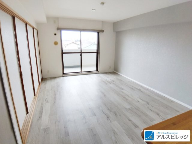 南東向きにつき陽当たり良好