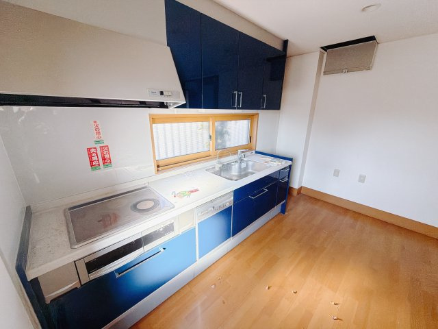 ■キッチン｜大きなお鍋や調理用具のも出し入れラクラクな収納がたっぷり！毎日使う場所だからこそ、無理のない姿勢で作業できるのは嬉しいポイントですね(*＾＾*)♪