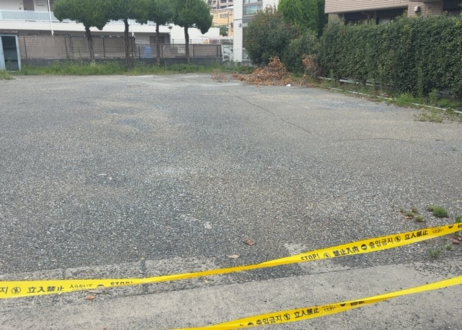 土地の面積＝住宅面積ではありません。建ぺい率の問題などで、土地のある場所によって住宅を建てられる面積は限られています。高さもしかり、「土地」という言葉の中には、建築条件も含まれると考えておきましょう。