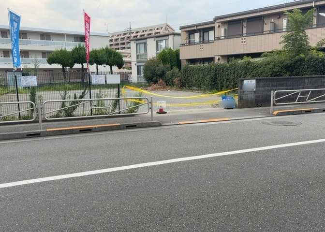 現地に行くなら、物件の周囲の地形がどうなっているかを見ることも大切です。周辺より低くなっている土地では、大雨などで水が集まりやすいため、地盤が弱くなっているということも考えられるため、注意が必要です。