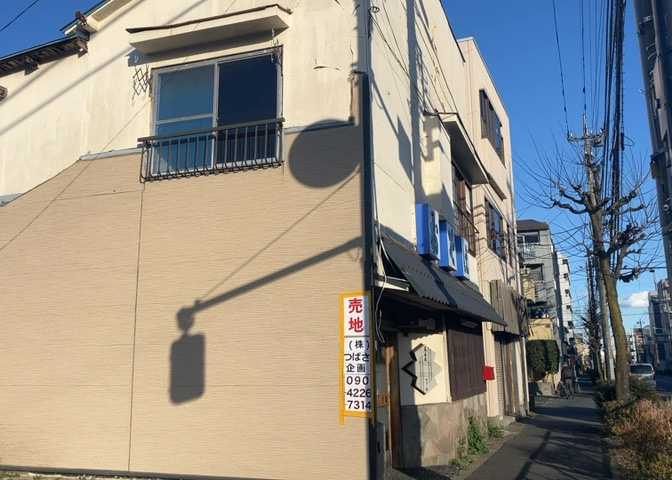 土地を買う際、住む地域の自治体や福祉の補助制度にも注目してみましょう。子供や老人の医療補助やゴミ出しのルールなど、自治体によってルールに大きな違いがあるため、暮らしやすい土地で判断するとよいでしょう。