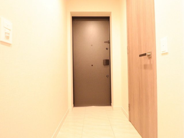 【玄関】明るく綺麗な玄関です◎SIC完備ですっきりとお使いいただけます！