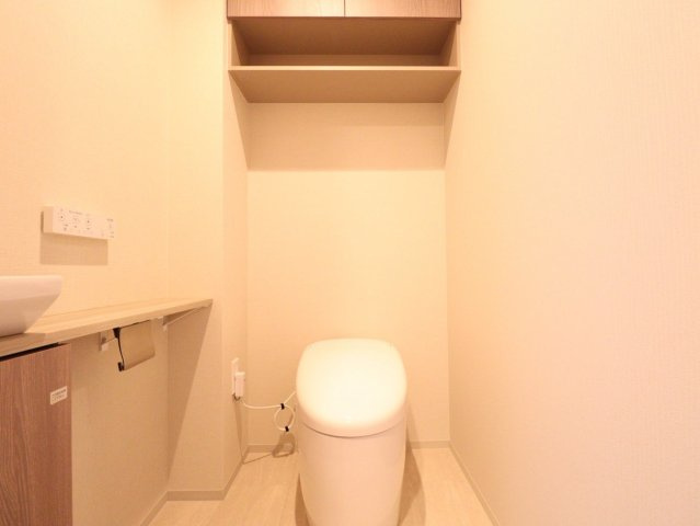 【トイレ】手洗いカウンター完備で衛生面もバッチリです！温水洗浄便座で365日快適◎