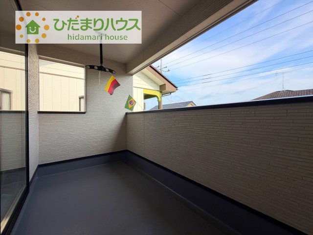 広々としたバルコニー。お洗濯物もぜーんぶ干せちゃいます！！