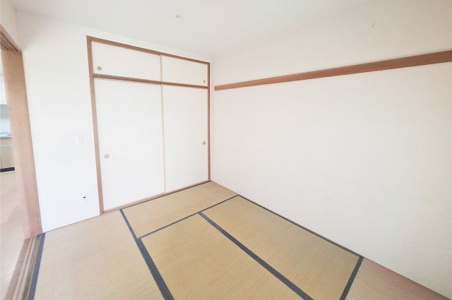 和室：LDKに隣接し、客間やくつろぎ空間として多用途に使えます。