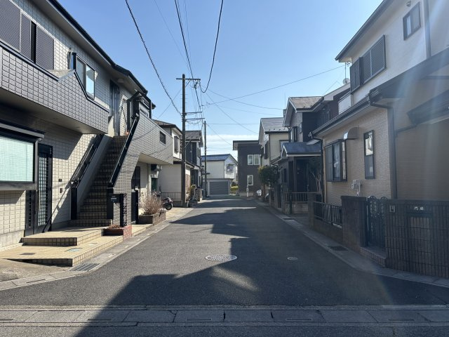 西側前面道路