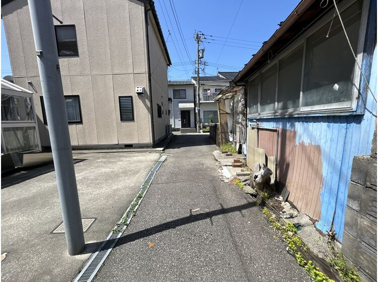前面道路（建築基準法上の道路ではありません）