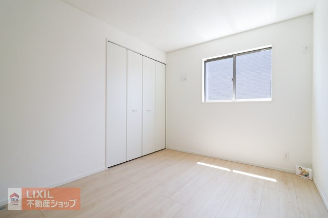 【子供部屋】現地完成写真。お子様の成長を見守るお部屋♪しっかり収納があり、快適に過ごせます♪