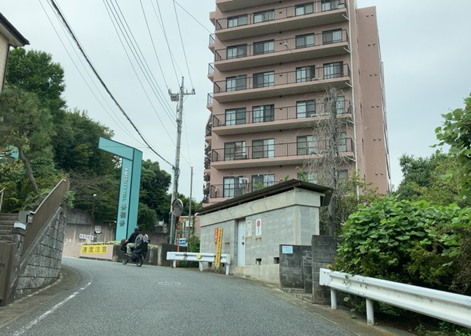 眺望の良さを楽しめるダイニングキッチンで家族団らんの時間を過ごしてはいかがでしょうか。バルコニーから見える景色を家族で眺める時間は、時間が経つのを忘れてしまいそうですね。是非、現地を見に行きましょう！
