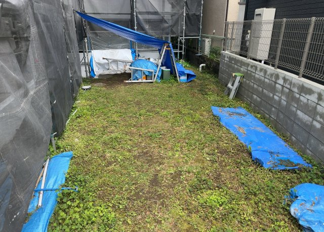 物件によっては、入居者が個人的に使用できる専用庭がついているものもあります。また、住宅の中にある土間の部分を庭と呼ぶこともあります。庭の用途は住む人によって変わり、それによってデザインもさまざまです。