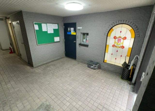 マンションのエントランスには、もともと風よけや防犯の役割がありますが、マンションによって宅配ボックスなどの設備が備わっている所もあります。日々の生活をイメージしながら生活しやすさをチェックしましょう。