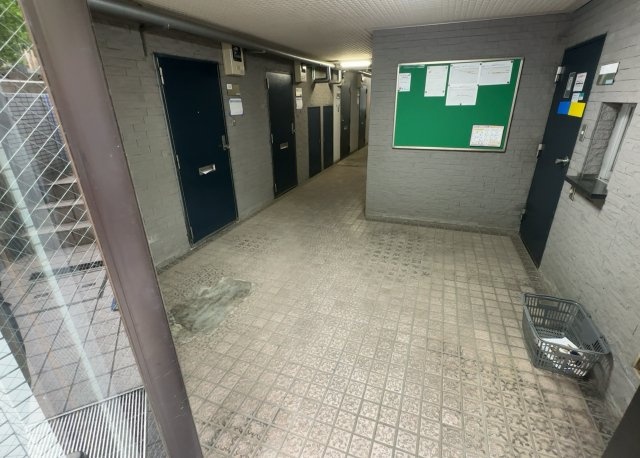 ラウンジは、マンションの共用スペースに椅子やテーブルなどを配置した利用者が寛げる空間です。屋内型ラウンジと屋外型ラウンジがあります。共用部分の管理状況と合わせて、詳細については現地でご確認ください。