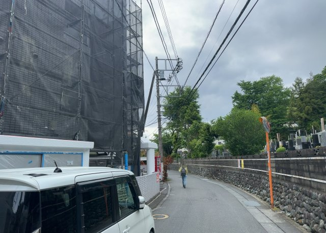 隣家の土地はどうなっているのか、生活利便施設が近くにあるのか、学校まで近いかなど、お客様のライフスタイルにあわせたイメージが重要です。また、近くにあると困る施設が近くにないかも確認するといいでしょう。