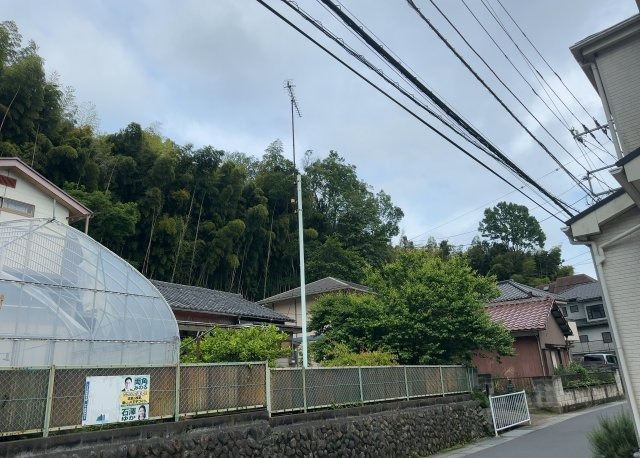 眺望の良さを楽しめるダイニングキッチンで家族団らんの時間を過ごしてはいかがでしょうか。バルコニーから見える景色を家族で眺める時間は、時間が経つのを忘れてしまいそうですね。是非、現地を見に行きましょう！
