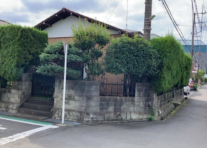 人が暮らすうえで日光は大切な要素となります。日当たりの良さは譲れないポイントですね。併せて近くに大きな建築物の建築予定がないか、あるいはそれが可能な土地が近くにないか事前に確認することもお勧めします。
