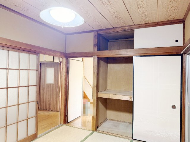 1階の和室。上段まで収納でたくさん入ります！