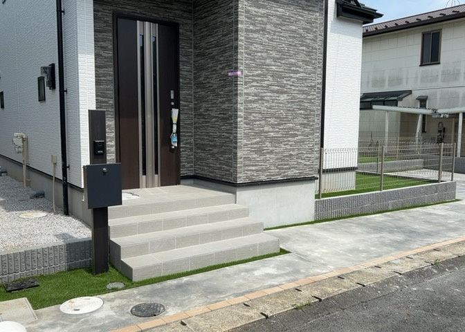 木造住宅とは土台、壁、柱など建築物の強度を支える構造体の材に木が使用されている構造を指します。構造体は建物の自重を支えるだけではなく風圧や水圧、積裁荷重などあらゆる衝撃に耐えるための基礎です。