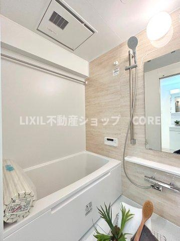 心地よいバスタイムを演出する浴室はゆとりあるサイズを採用。