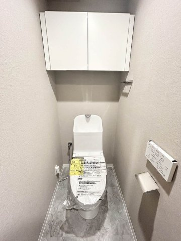 上戸棚が付いているため、収納ができてすっきりとした空間になります。
