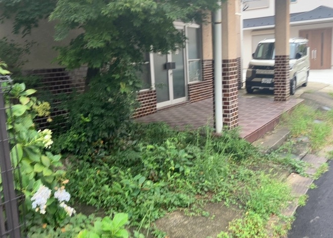 土地の面積＝住宅面積ではありません。建ぺい率の問題などで、土地のある場所によって住宅を建てられる面積は限られています。高さもしかり、「土地」という言葉の中には、建築条件も含まれると考えておきましょう。