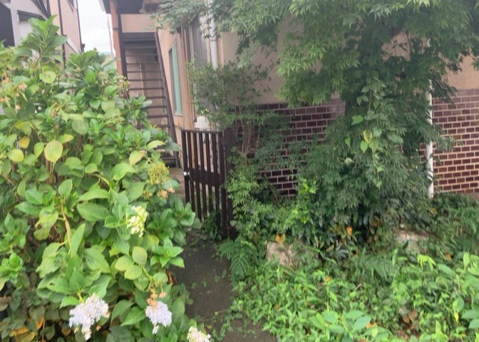 土地を買う際、住む地域の自治体や福祉の補助制度にも注目してみましょう。子供や老人の医療補助やゴミ出しのルールなど、自治体によってルールに大きな違いがあるため、暮らしやすい土地で判断するとよいでしょう。