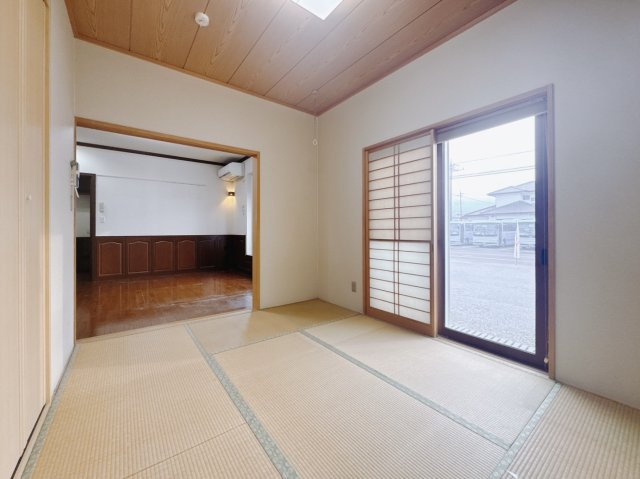 ■和室｜「続き間の和室」は、戸を開ければ大空間、閉じれば個室として活用できるのでお子様の遊び場や客間としても便利です♪