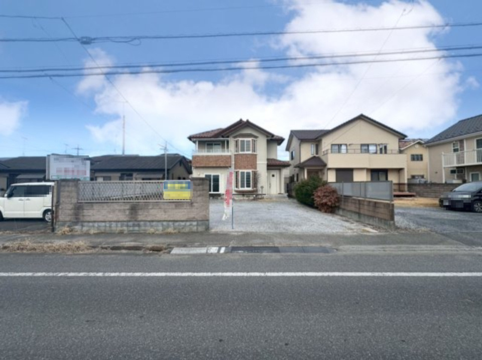 ■外観｜住宅街の中でも圧迫感が少なく、のびのびとした暮らしが叶う立地となっています♪