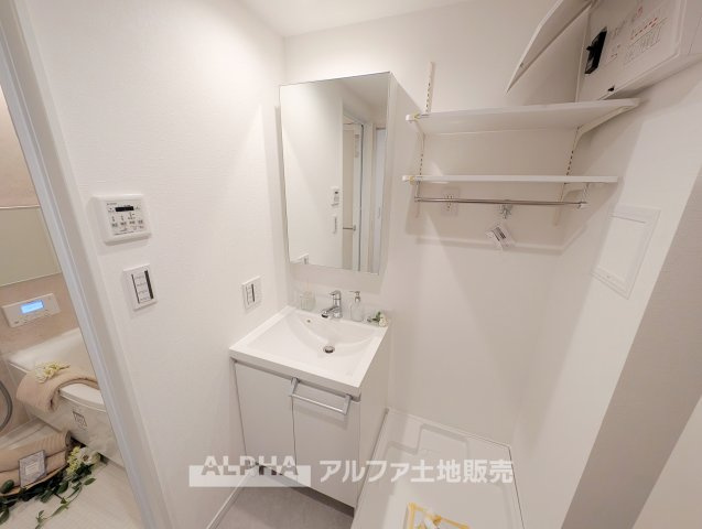 【Powder　Room】◆洗面化粧台◆新しく整えられる洗面スペース。洗面用品をまとめながら、毎日の身支度をスムーズに行えます。