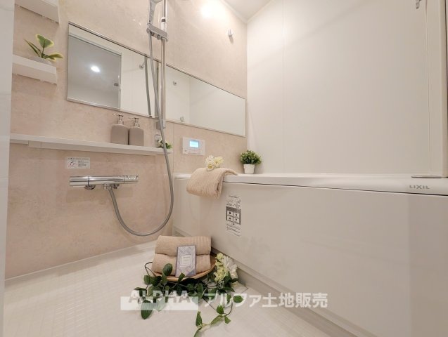 【Bathroom】◆ユニットバス◆新規交換予定の浴室には追焚機能と浴室暖房乾燥機を採用。毎日のバスタイムを快適に支えます。