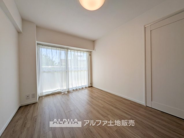 【Private　Room】◆3つの洋室◆約5.1帖・約4.4帖・約4.7帖を配置。寝室や子ども部屋など、家族構成に合わせて使い分けられます。