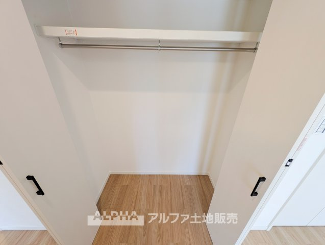 【Storage】◆収納充実◆各所のクローゼットに加えてトランクルームも利用可能。衣類や季節用品などを整理しやすい住まいです。