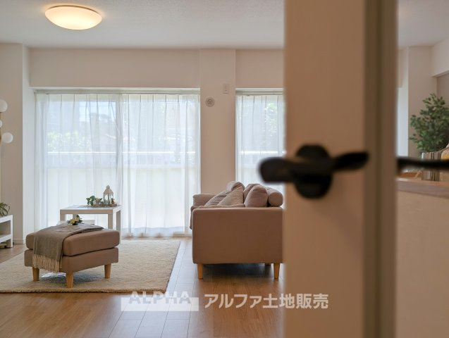 【Spacious　Living】◆約23帖◆ダイニングとくつろぎのスペースをゆるやかに分けられ、暮らしに合わせた家具配置を楽しめます。