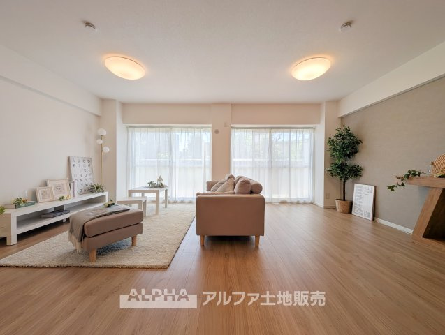 【3LDK】◆専有面積86.9平米◆約23帖のLDKと3つの洋室を備えた間取り。53平米の専用庭やトランクルームも備えています。