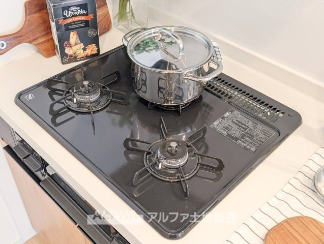 【Gas　Stove】◆ガスコンロ◆火加減を確認しながら調理でき、炒め物や煮込み料理など幅広いメニューづくりに活躍します。