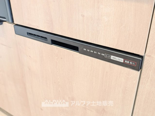 【Dishwasher】◆食洗機付◆新規交換予定のシステムキッチンに食洗機を採用。食後の片付けを手助けし、家事時間を短縮できます。